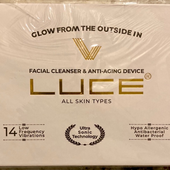 Brand New - LUCE180 Pulsating Cleansing and Anti-Aging Device - Picture 2 of 2